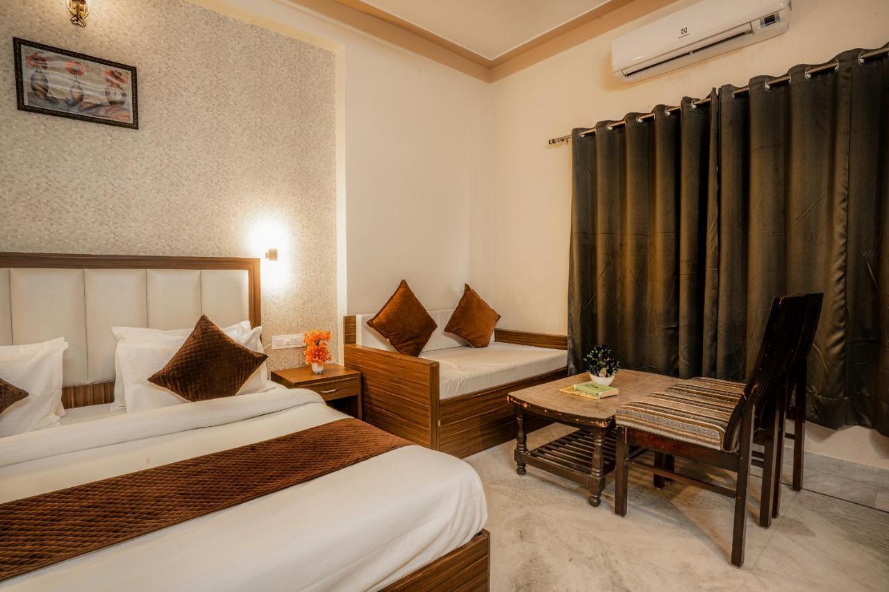 Hotel Tripli Udaipur Exterior foto